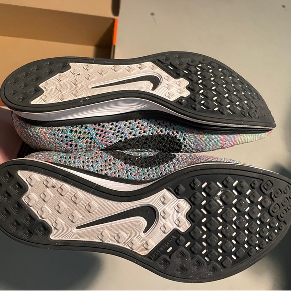 Nike Rainbow Flyknit Racers - Picture 4 of 4